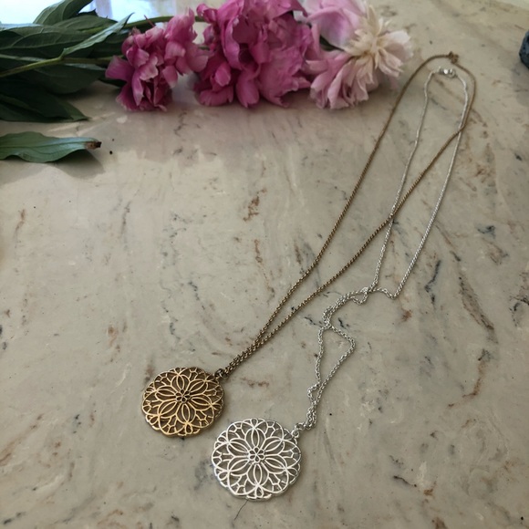 (🌸3 FOR $15 DEAL!) Long Pendant Necklace Bundle - Picture 6 of 10
